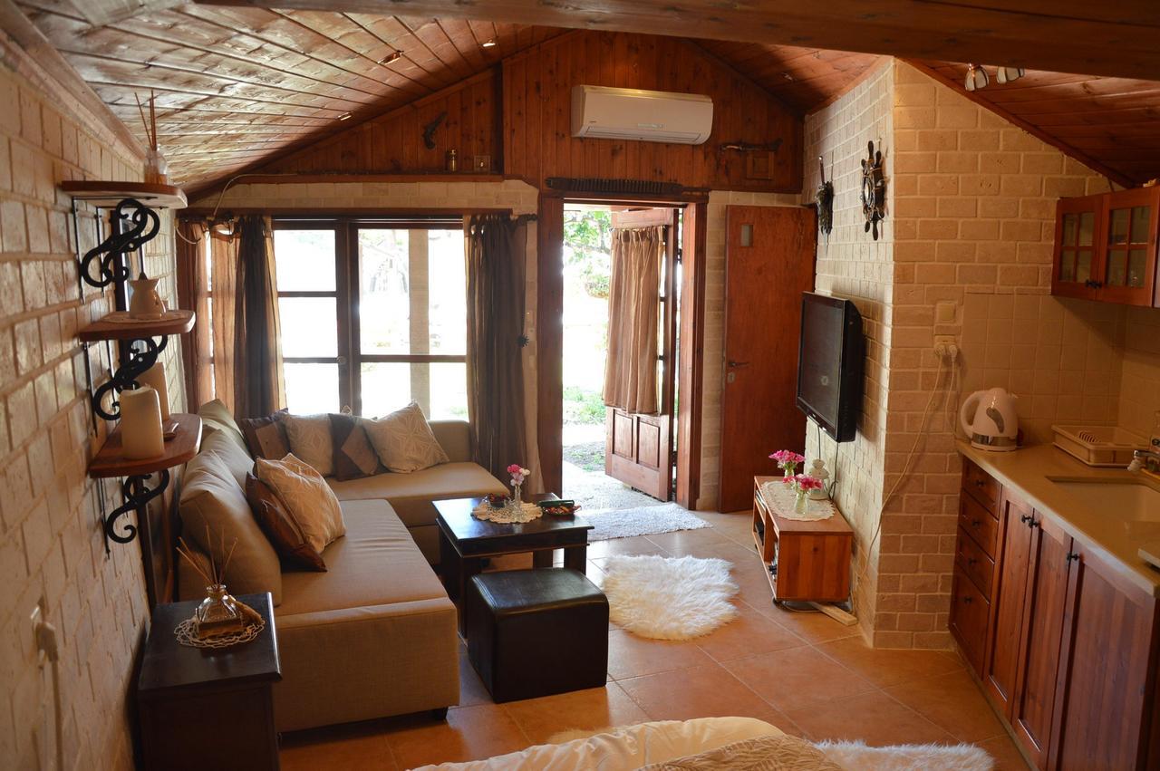 Czarina Cabin הבקתה הקיסרית והדירה הקיסרית Czarina Apartment Caesarea Exterior photo